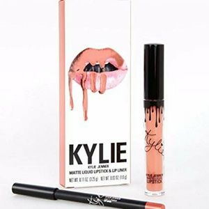 Kylie Jenner Lip Kit in Dirty Peach